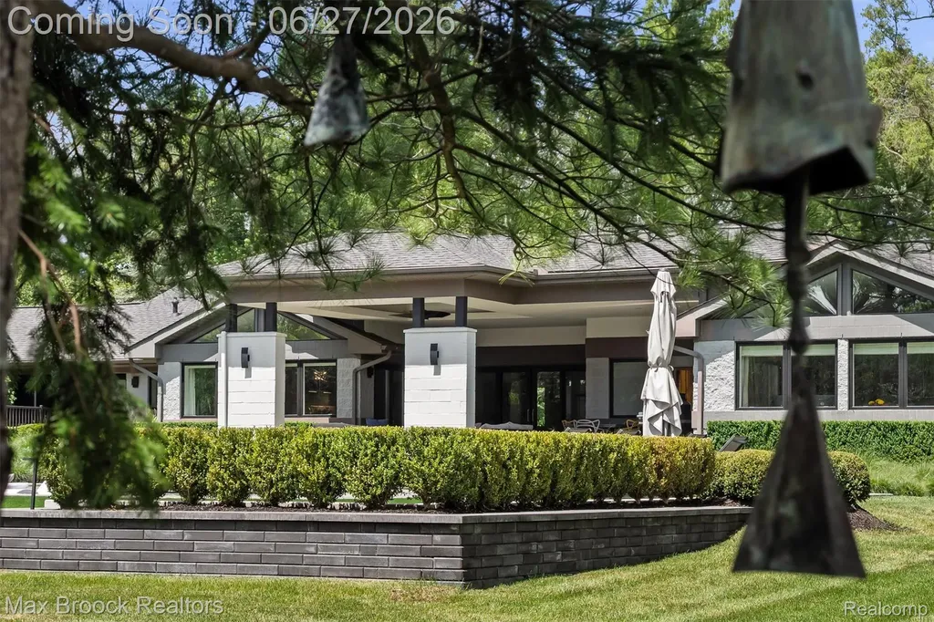 7400 Parkstone Lane Bloomfield Charter Township MI 48301