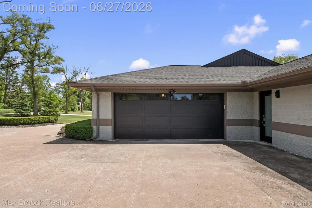 7400 Parkstone Lane Bloomfield Charter Township MI 48301