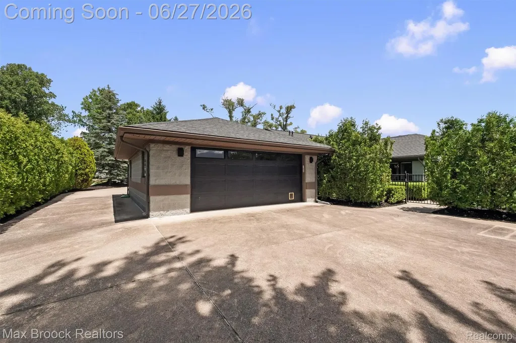 7400 Parkstone Lane Bloomfield Charter Township MI 48301