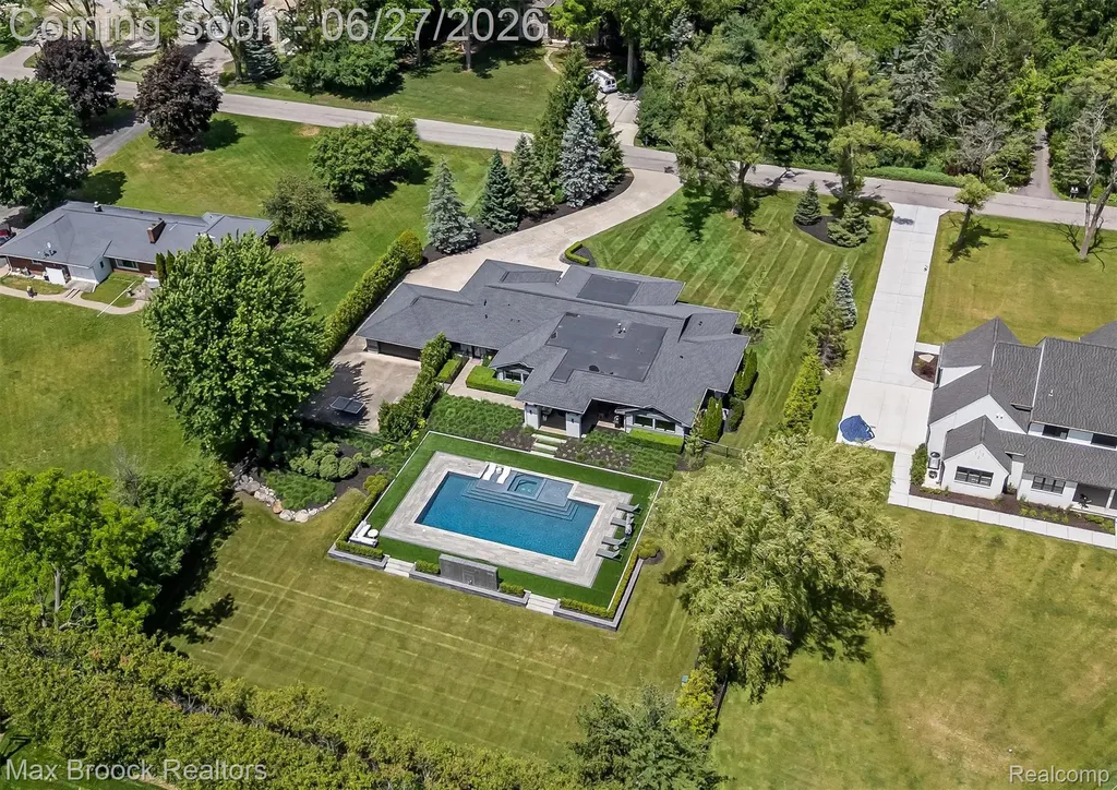 7400 Parkstone Lane Bloomfield Charter Township MI 48301