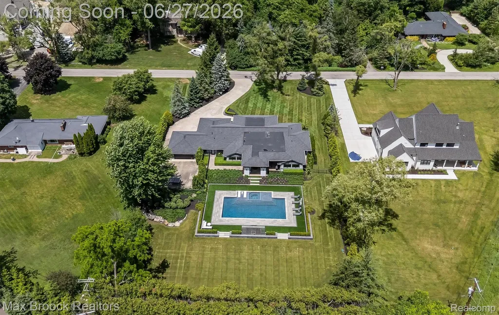 7400 Parkstone Lane Bloomfield Charter Township MI 48301