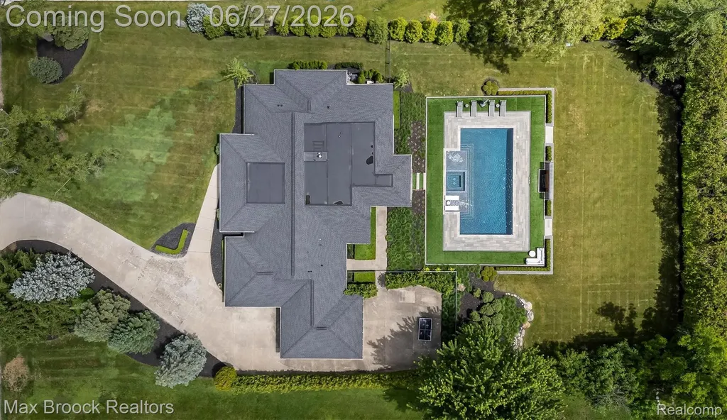 7400 Parkstone Lane Bloomfield Charter Township MI 48301