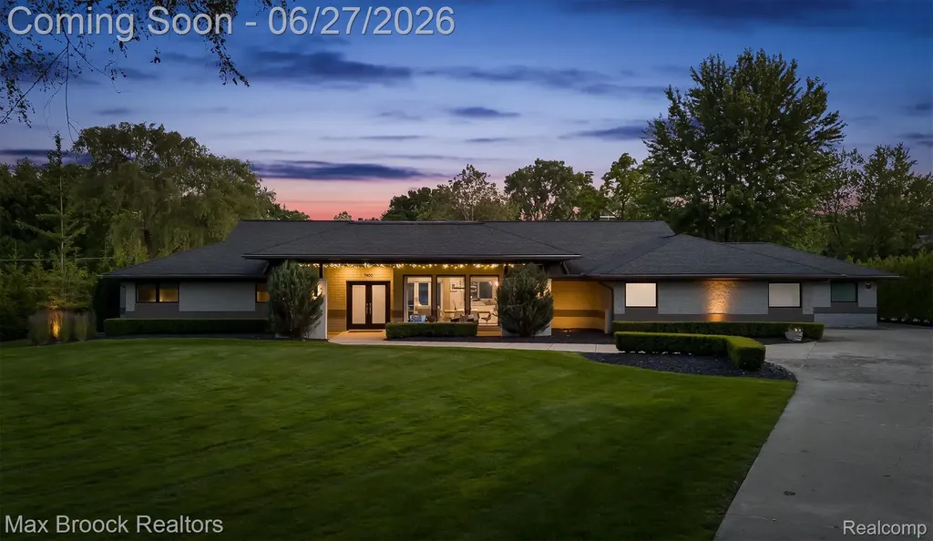 7400 Parkstone Lane Bloomfield Charter Township MI 48301