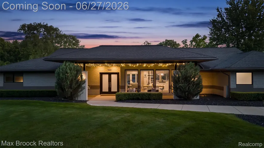 7400 Parkstone Lane Bloomfield Charter Township MI 48301