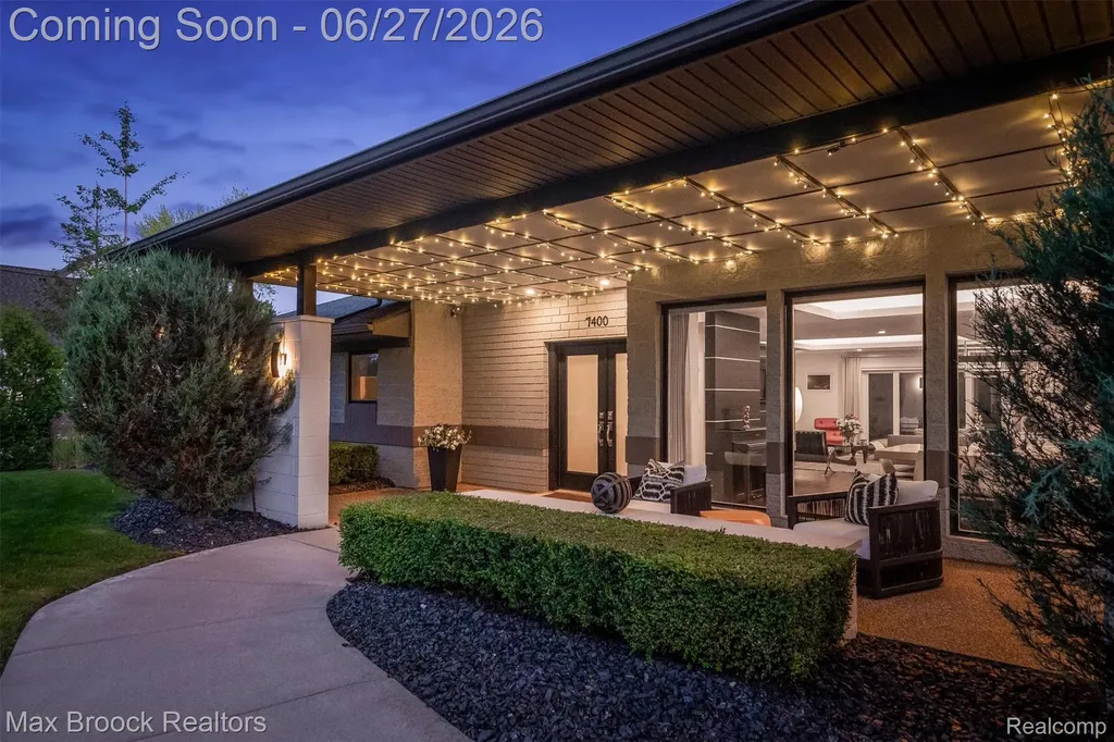 7400 Parkstone Lane Bloomfield Charter Township MI 48301