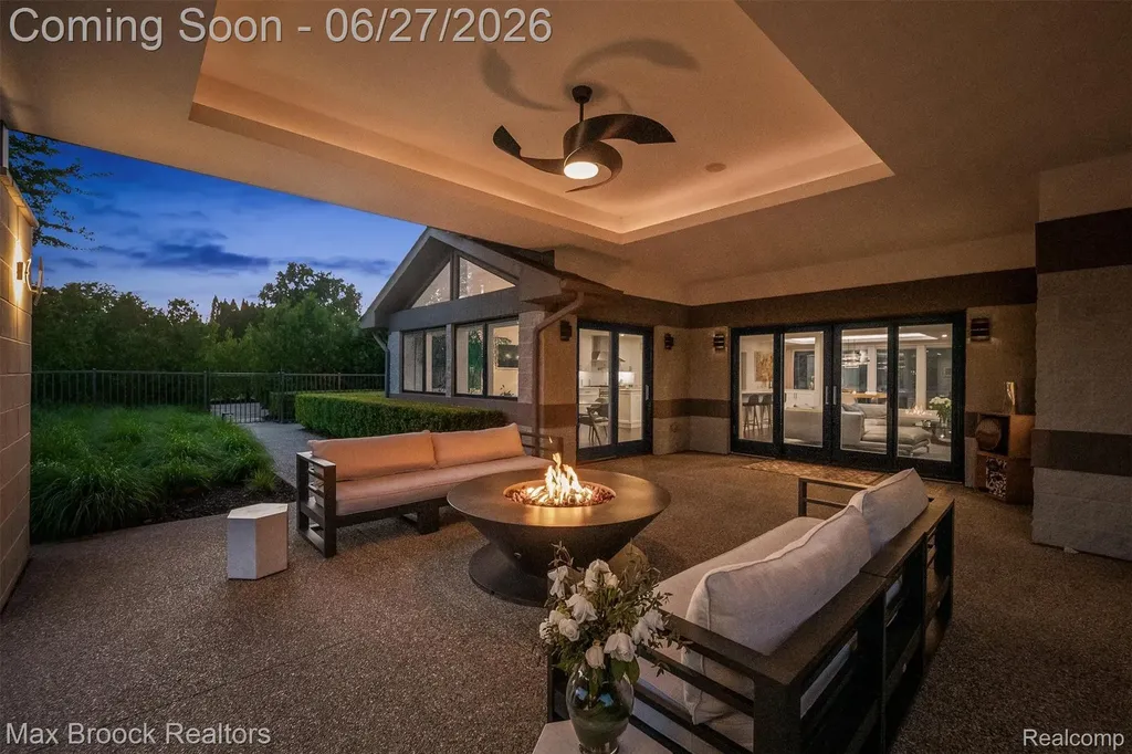 7400 Parkstone Lane Bloomfield Charter Township MI 48301