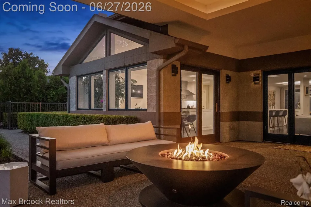 7400 Parkstone Lane Bloomfield Charter Township MI 48301