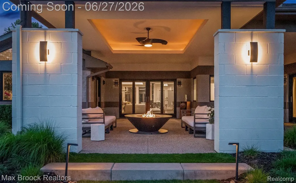 7400 Parkstone Lane Bloomfield Charter Township MI 48301