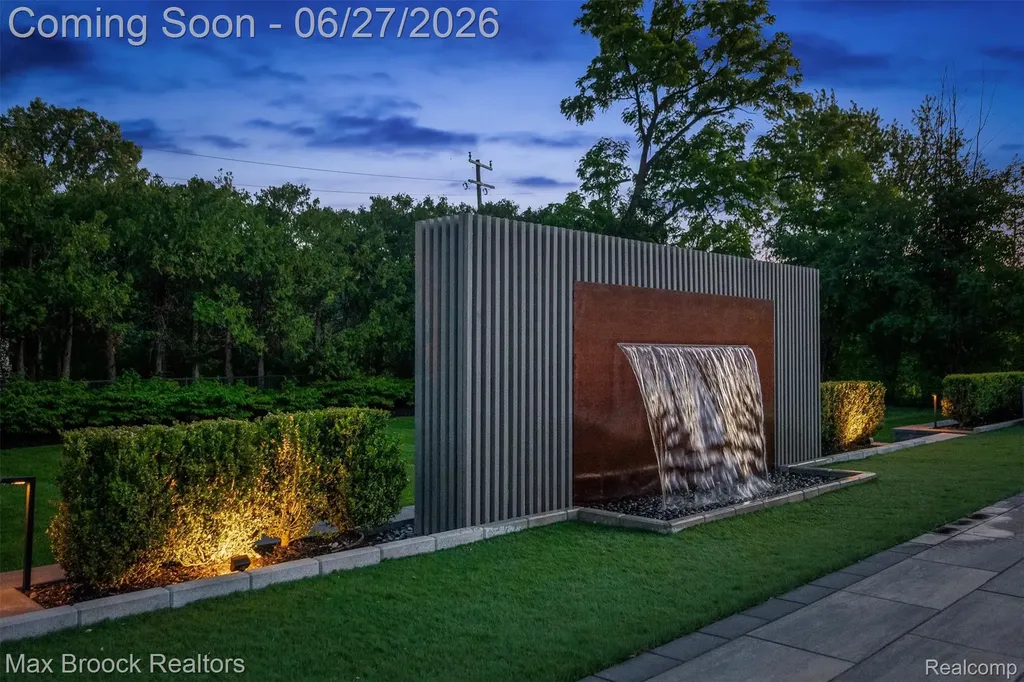 7400 Parkstone Lane Bloomfield Charter Township MI 48301