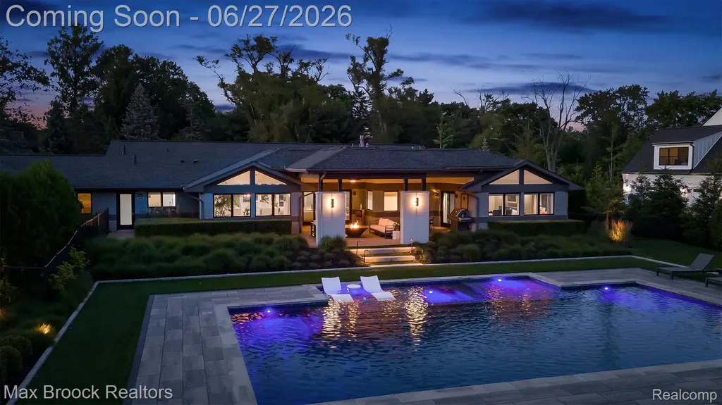 7400 Parkstone Lane Bloomfield Charter Township MI 48301