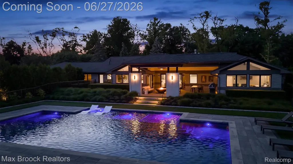 7400 Parkstone Lane Bloomfield Charter Township MI 48301