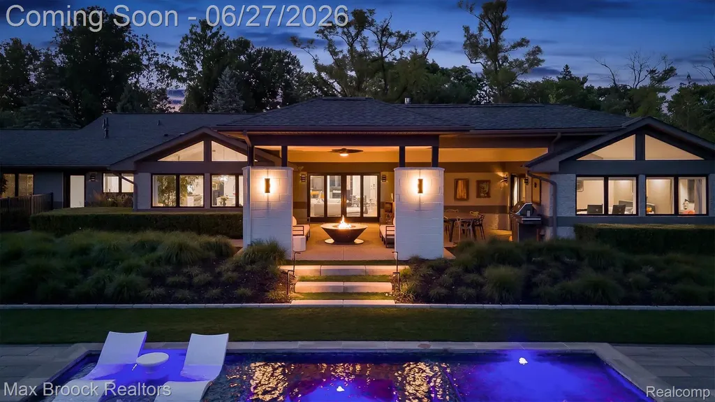 7400 Parkstone Lane Bloomfield Charter Township MI 48301