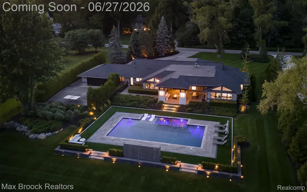 7400 Parkstone Lane Bloomfield Charter Township MI 48301