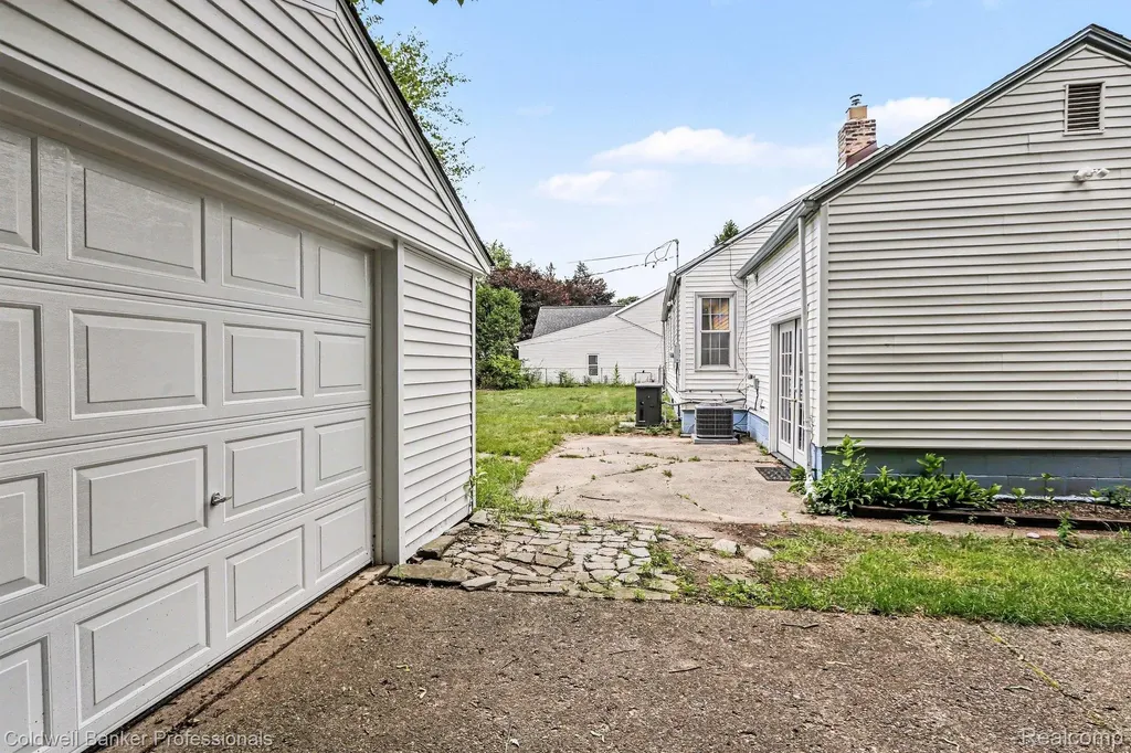 11101 Gold Arbor Road Plymouth Charter Township MI 48170