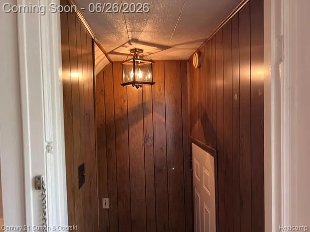 6901 Faust Avenue Detroit City MI 48228