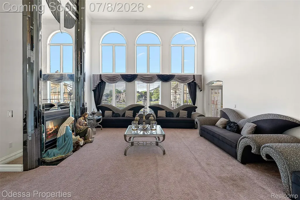 12984 Azure Drive Shelby Charter Township MI 48315