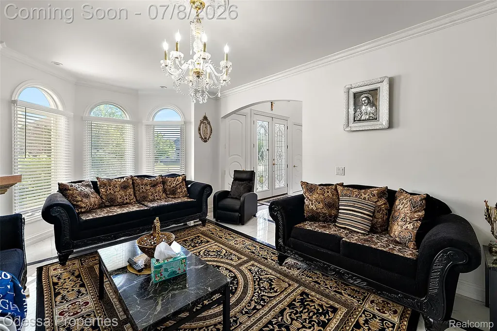 12984 Azure Drive Shelby Charter Township MI 48315