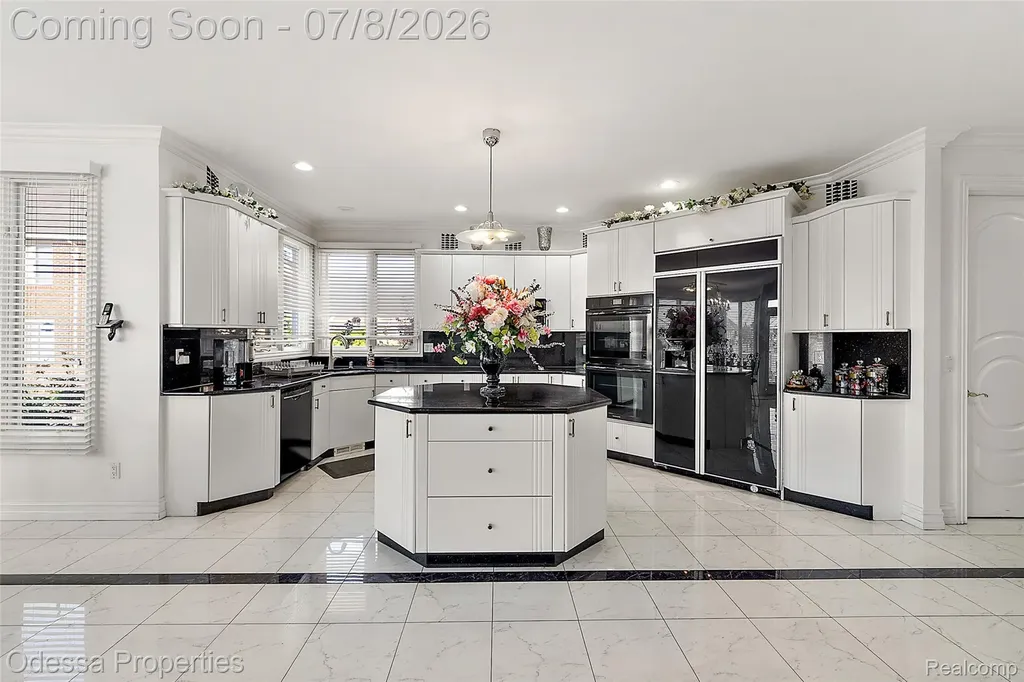 12984 Azure Drive Shelby Charter Township MI 48315