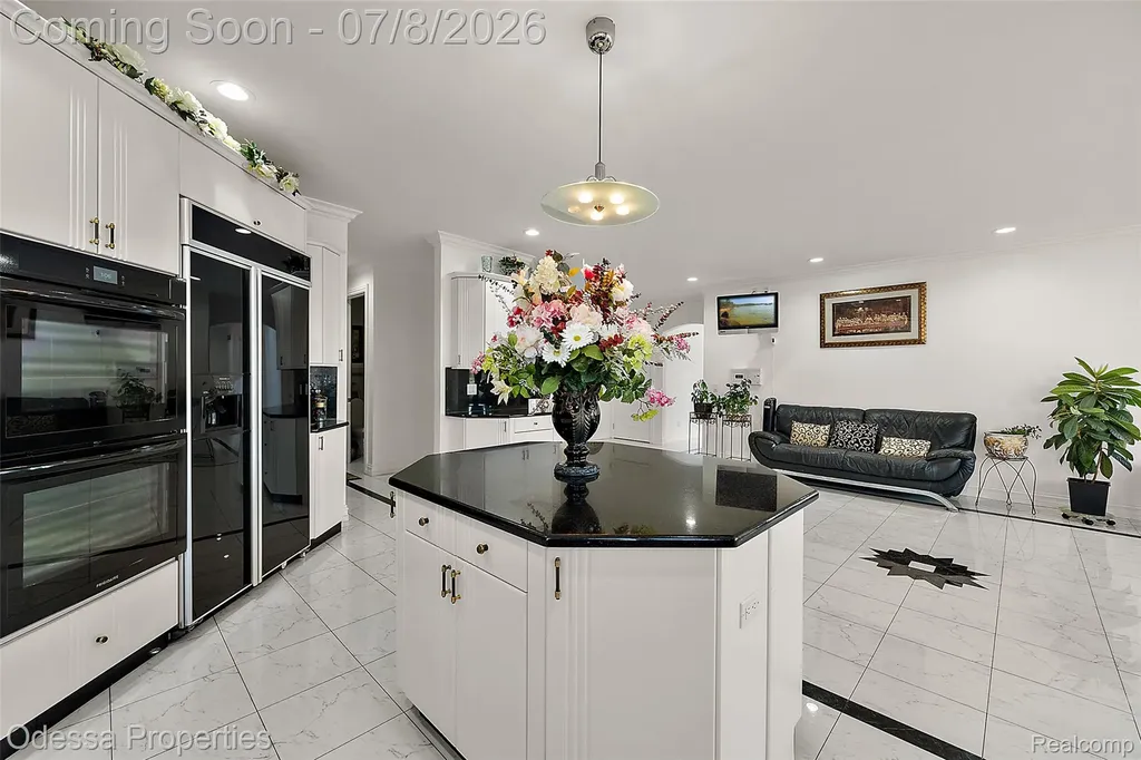 12984 Azure Drive Shelby Charter Township MI 48315