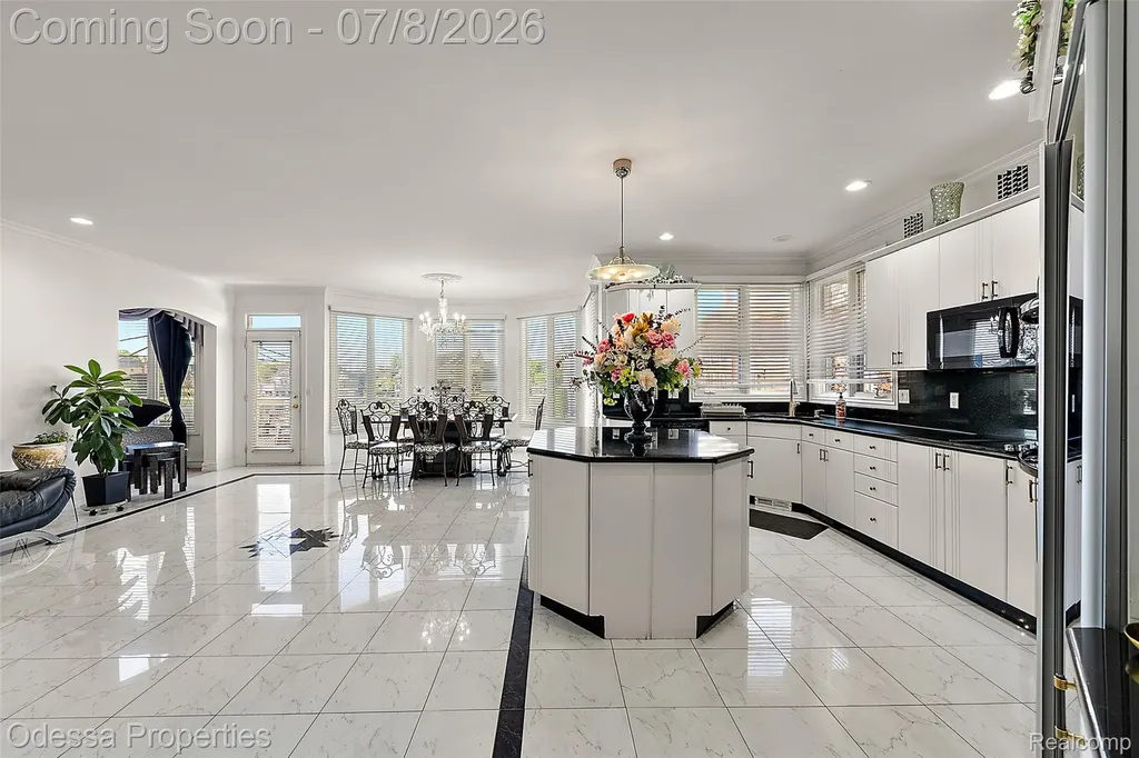 12984 Azure Drive Shelby Charter Township MI 48315