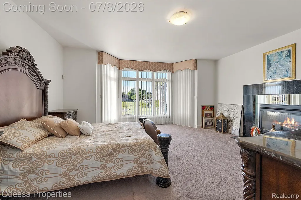 12984 Azure Drive Shelby Charter Township MI 48315