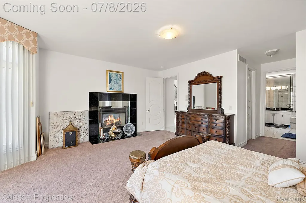 12984 Azure Drive Shelby Charter Township MI 48315