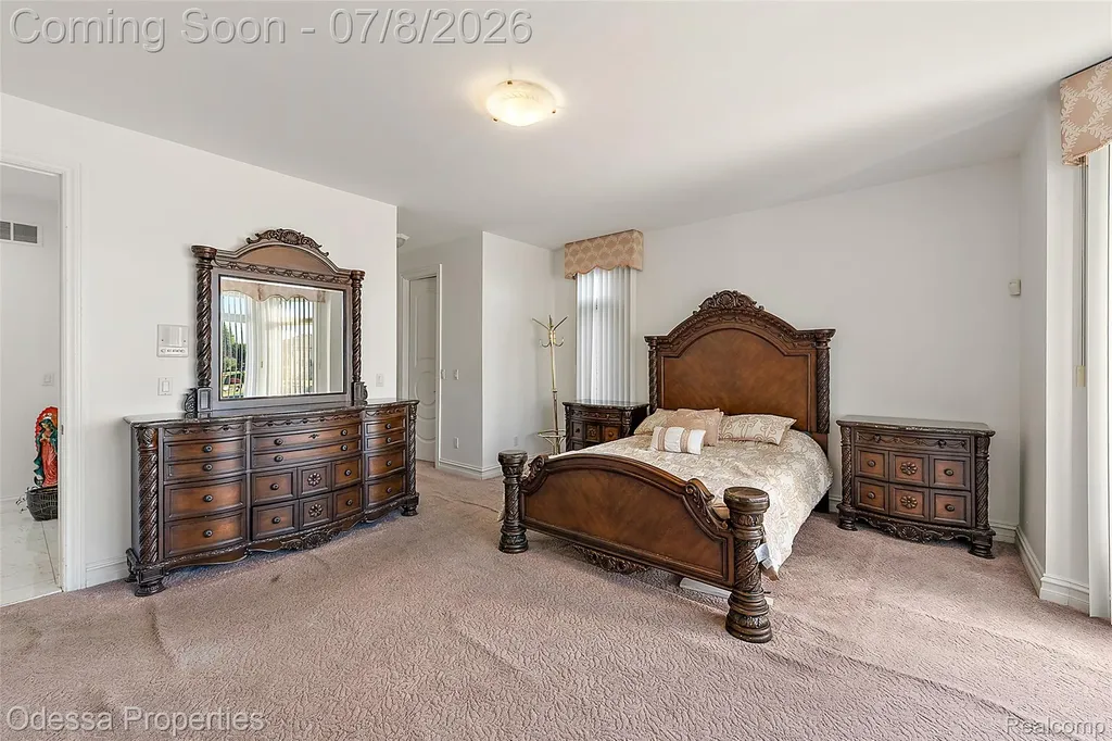 12984 Azure Drive Shelby Charter Township MI 48315