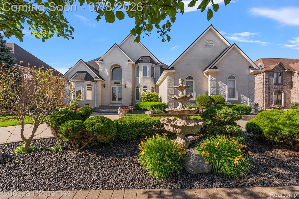 12984 Azure Drive Shelby Charter Township MI 48315