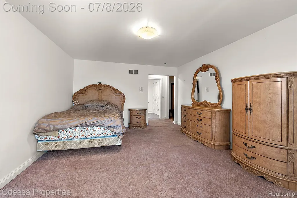 12984 Azure Drive Shelby Charter Township MI 48315