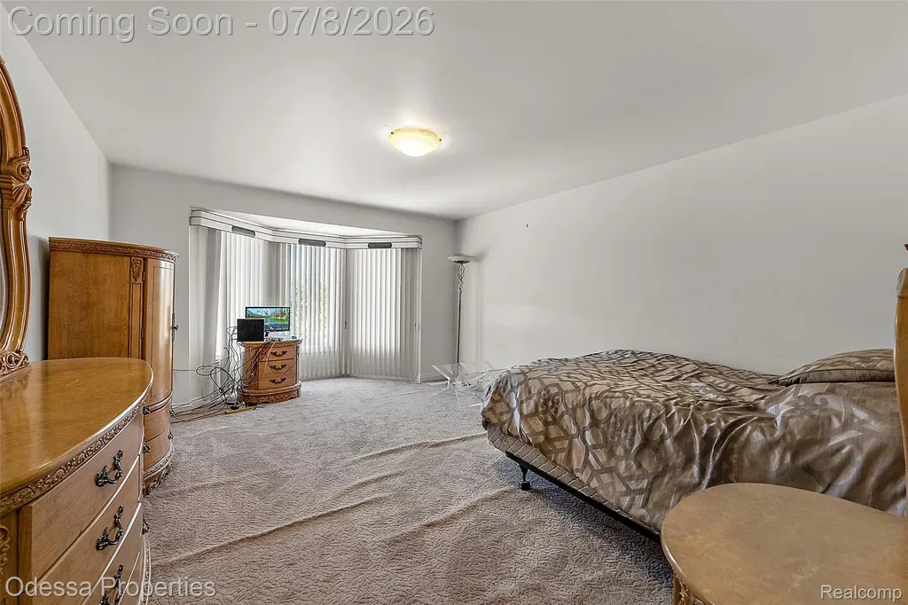 12984 Azure Drive Shelby Charter Township MI 48315