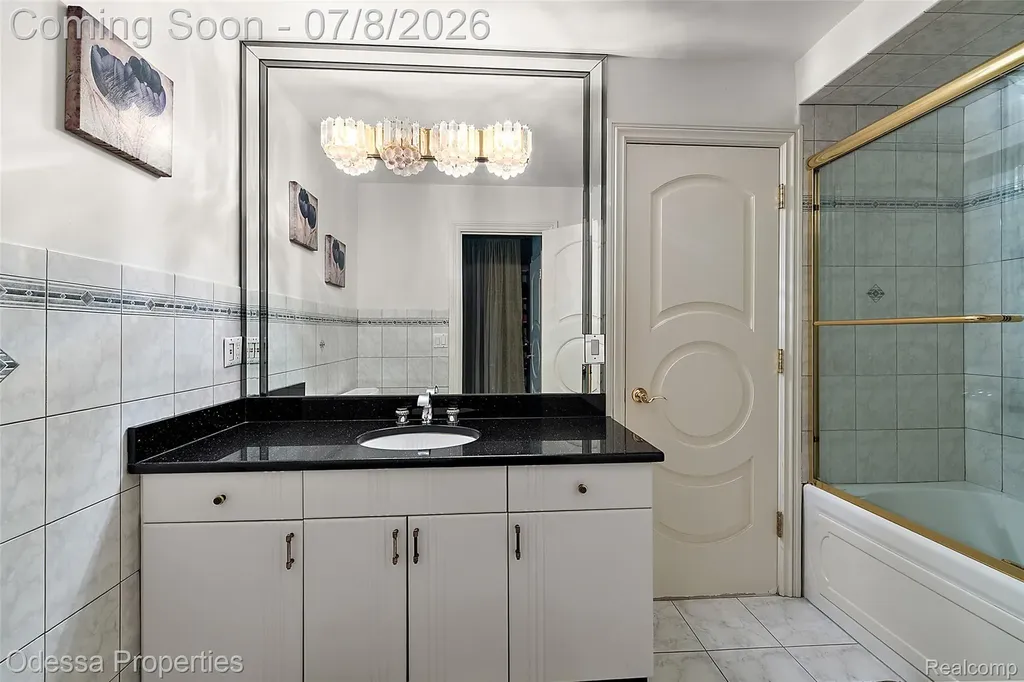 12984 Azure Drive Shelby Charter Township MI 48315
