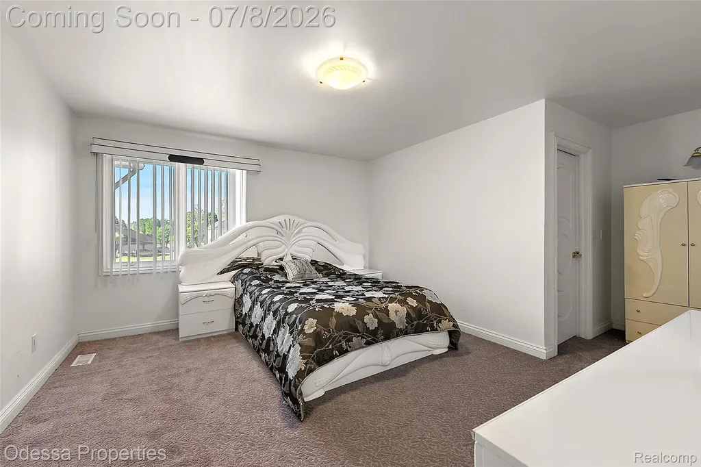 12984 Azure Drive Shelby Charter Township MI 48315