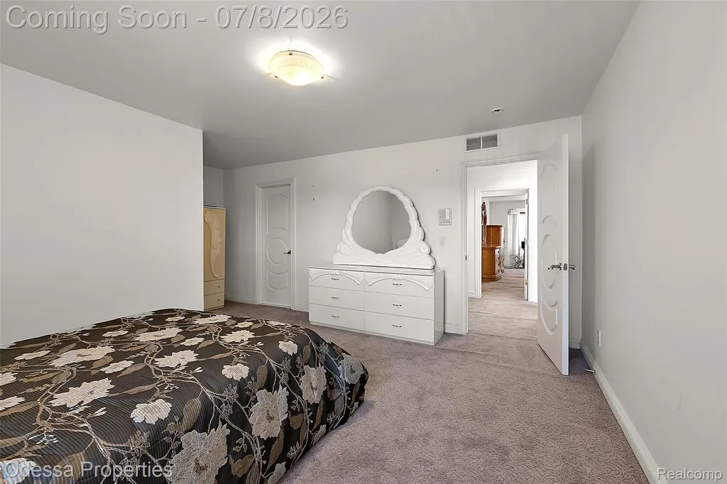 12984 Azure Drive Shelby Charter Township MI 48315