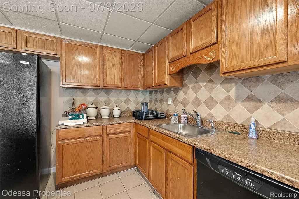 12984 Azure Drive Shelby Charter Township MI 48315