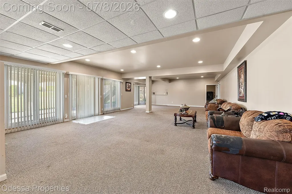 12984 Azure Drive Shelby Charter Township MI 48315