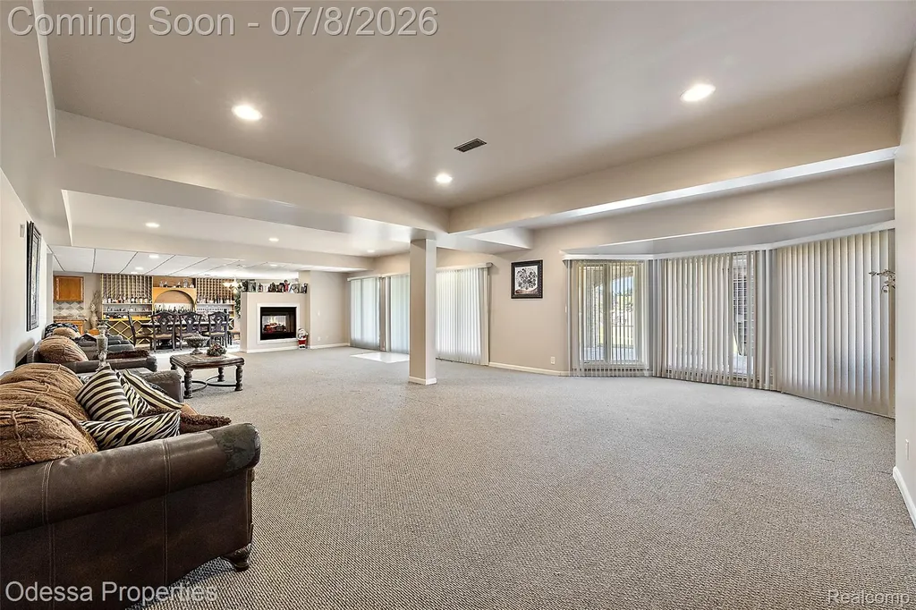 12984 Azure Drive Shelby Charter Township MI 48315