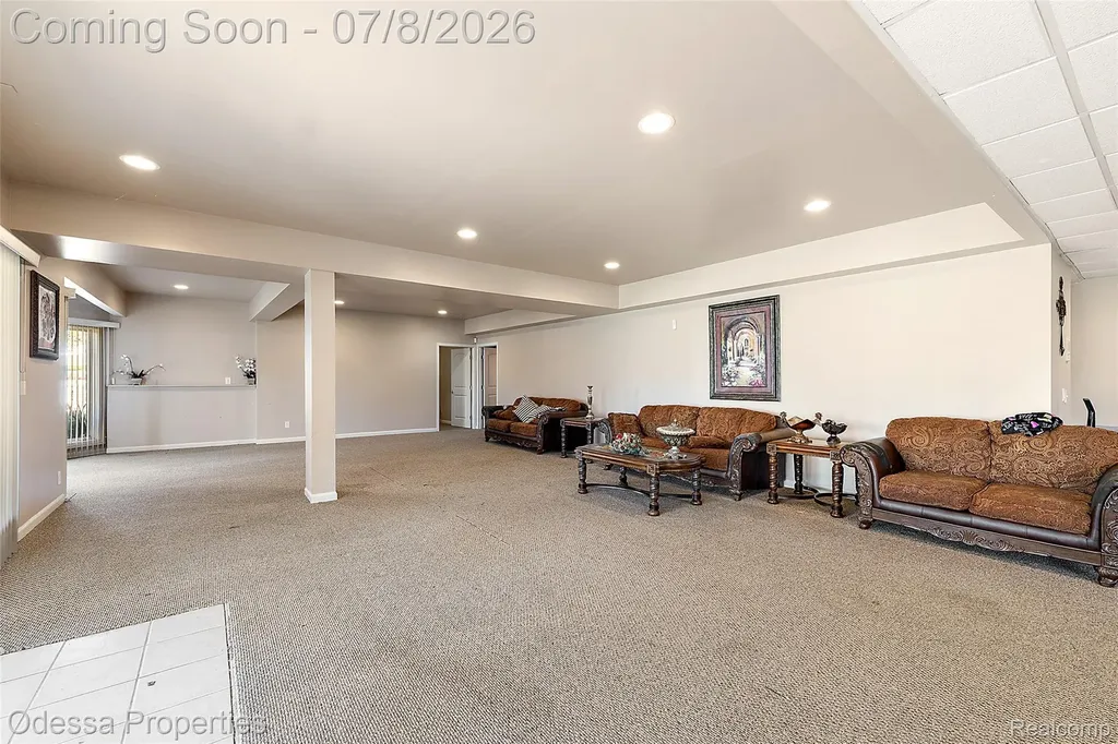 12984 Azure Drive Shelby Charter Township MI 48315