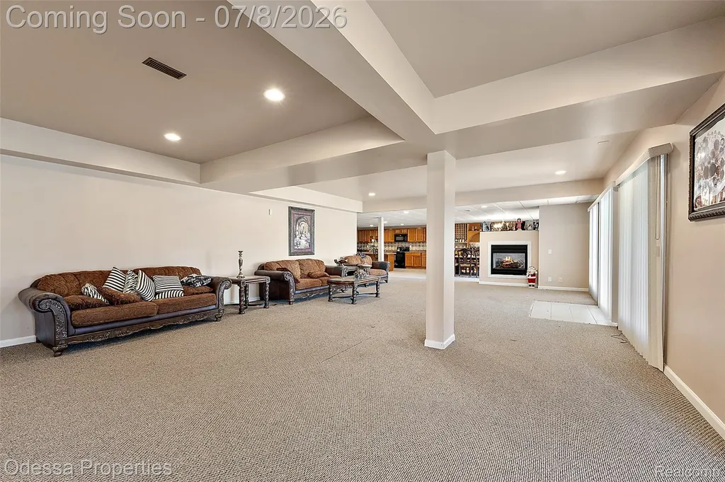12984 Azure Drive Shelby Charter Township MI 48315