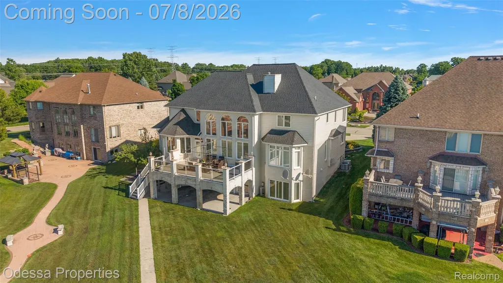 12984 Azure Drive Shelby Charter Township MI 48315