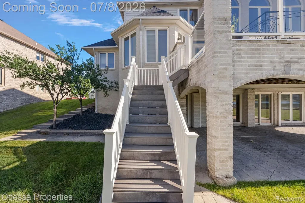 12984 Azure Drive Shelby Charter Township MI 48315