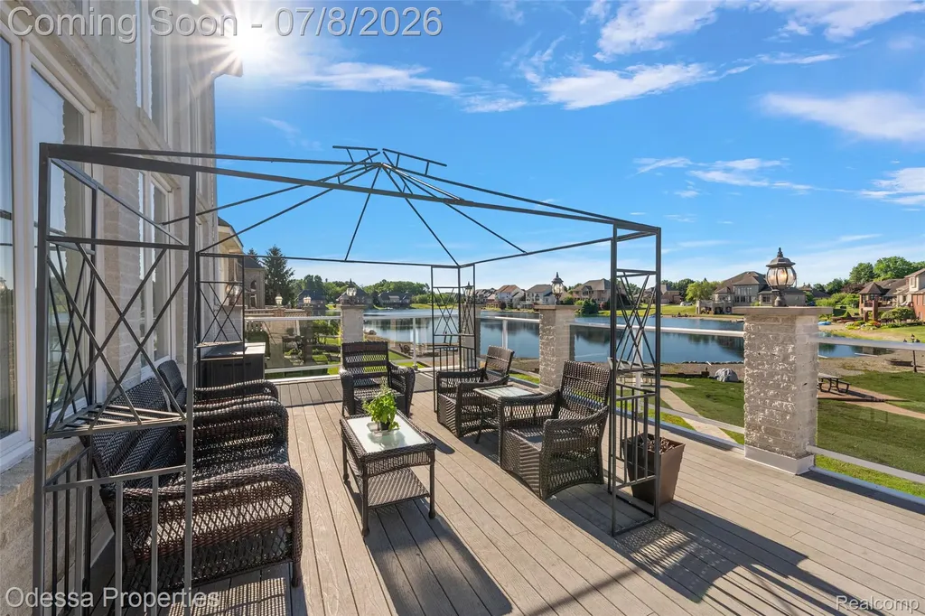 12984 Azure Drive Shelby Charter Township MI 48315