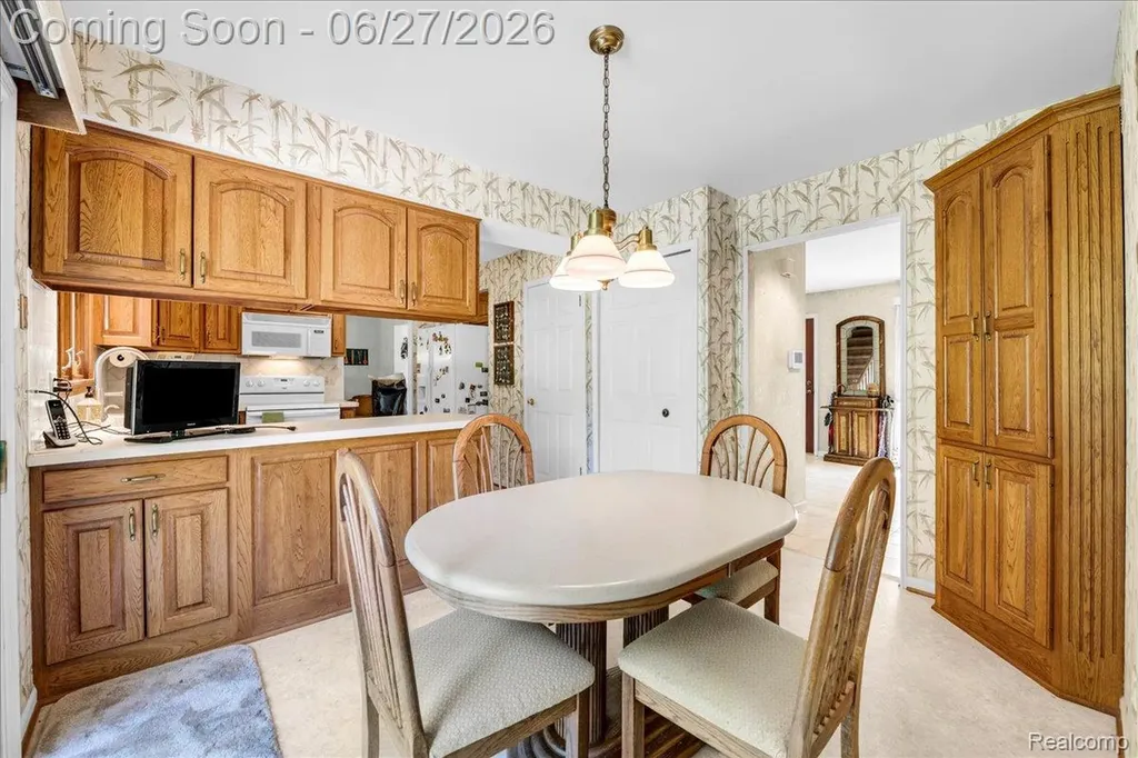 18535 Mayfield Street Livonia City MI 48152