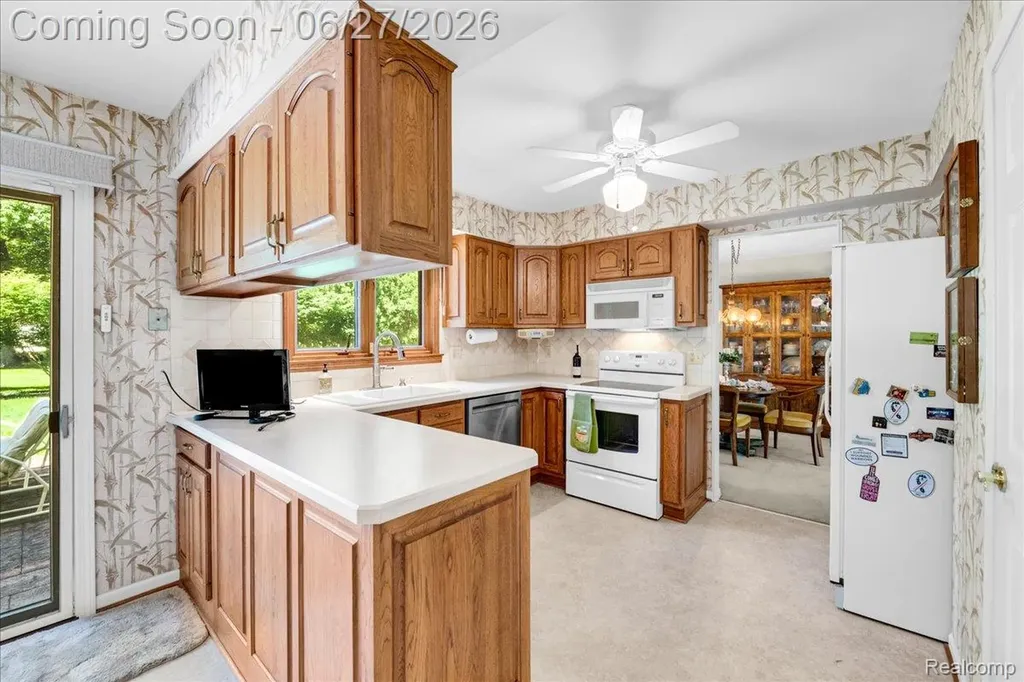 18535 Mayfield Street Livonia City MI 48152