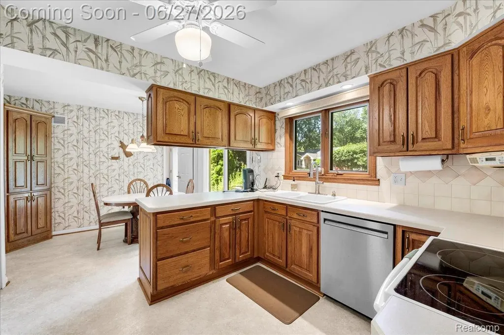 18535 Mayfield Street Livonia City MI 48152