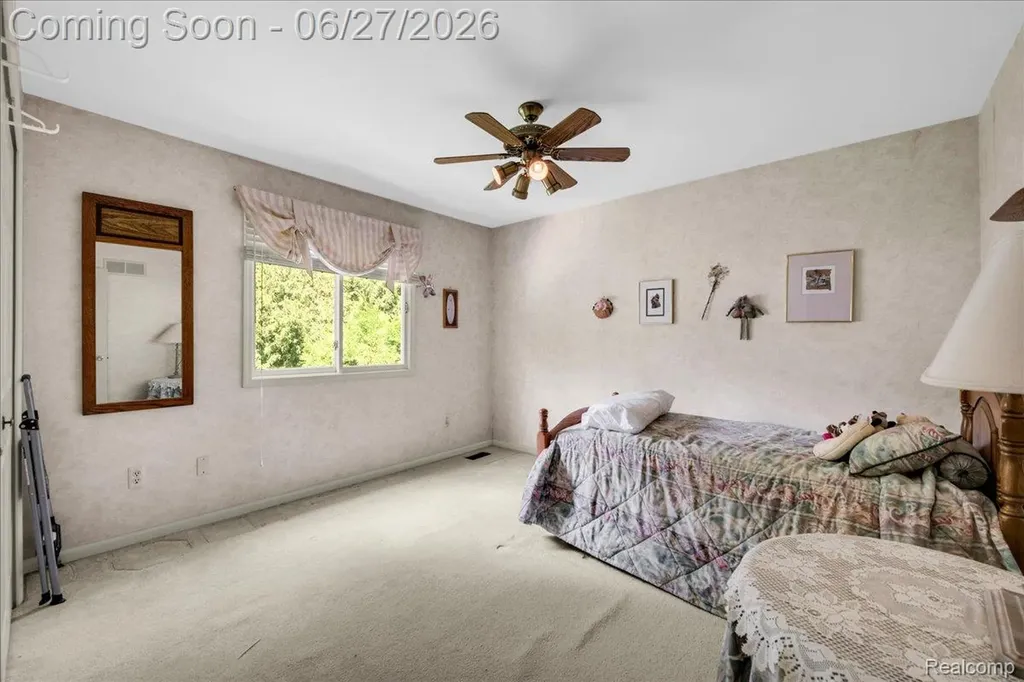 18535 Mayfield Street Livonia City MI 48152