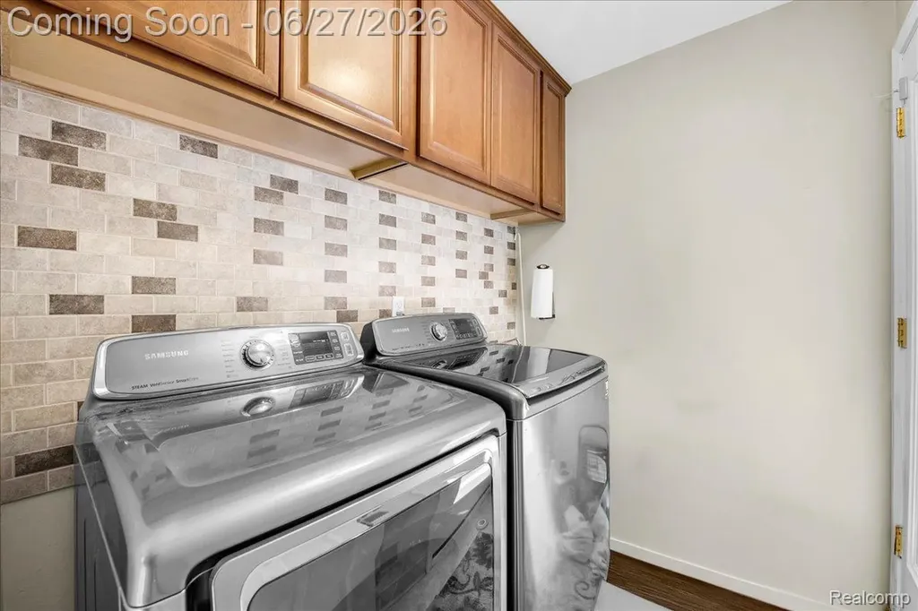 18535 Mayfield Street Livonia City MI 48152