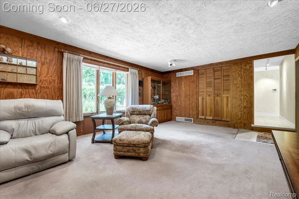 18535 Mayfield Street Livonia City MI 48152