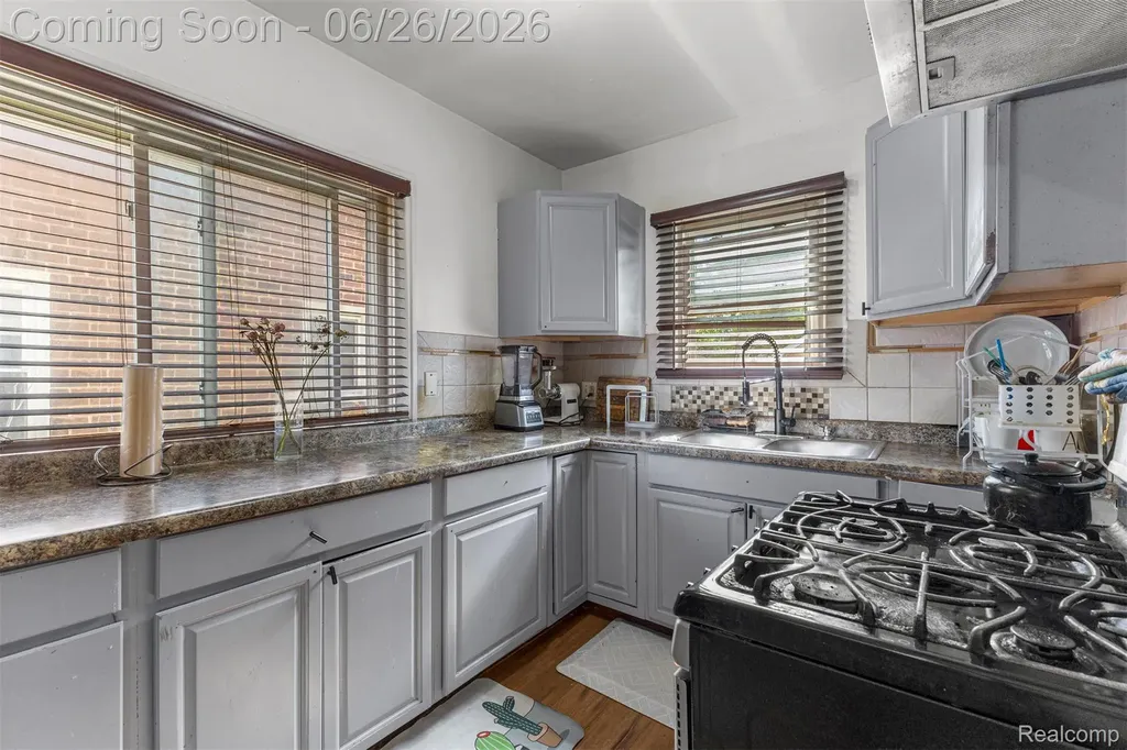 7019 Mead Street Dearborn City MI 48126