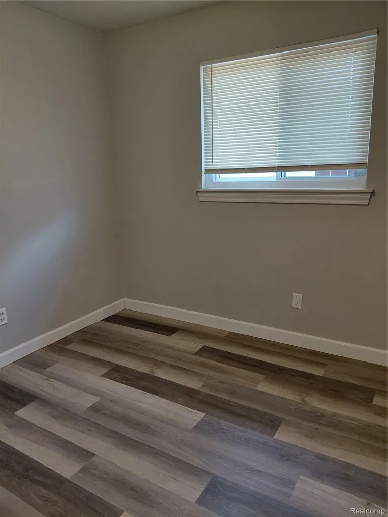 513 S Hawthorne Street Westland City MI 48186
