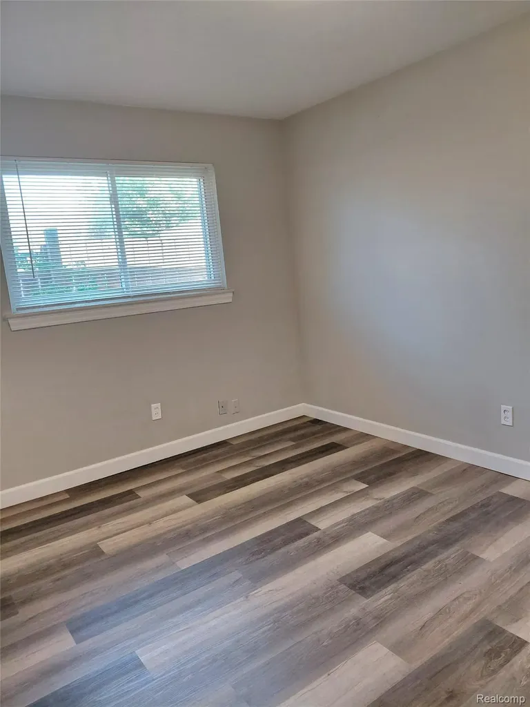 513 S Hawthorne Street Westland City MI 48186